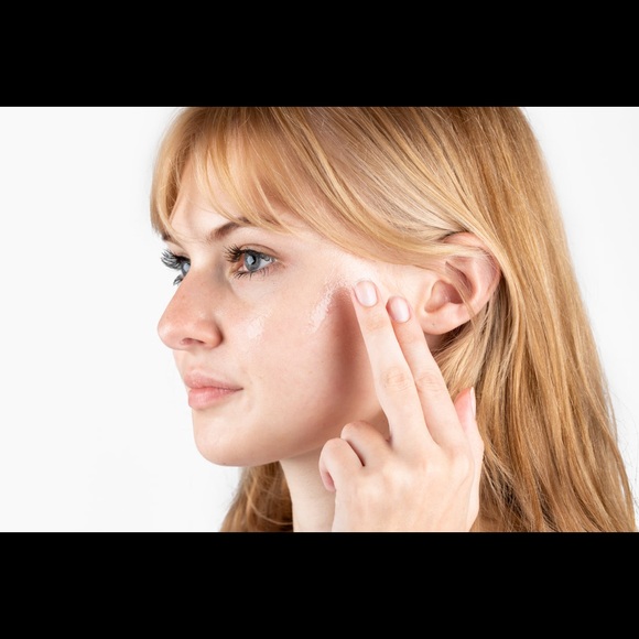 Epione Beverly Hills Flawless Serum - Picture 3 of 5